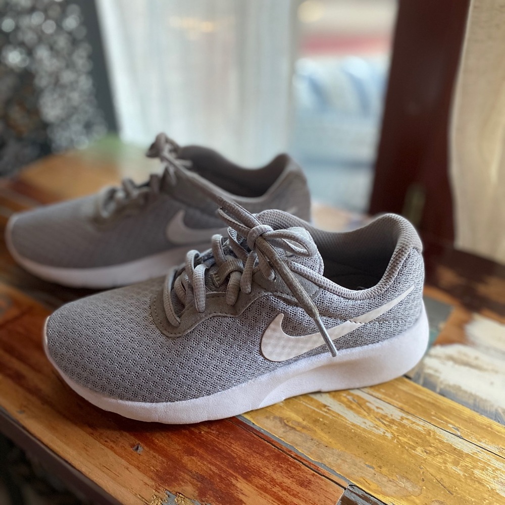 Girls Nike Gym Shoes